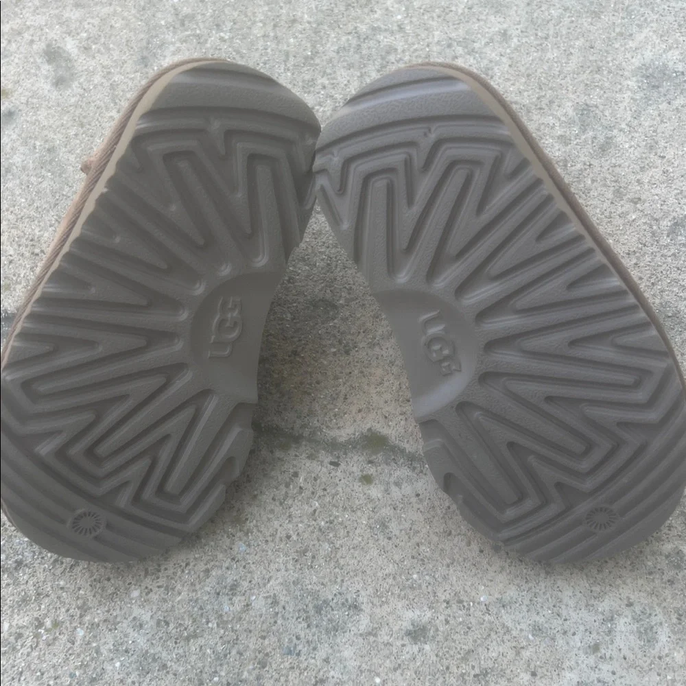 UGG Toddler Classic Ultra Mini Shearling Lined Boots Chestnut Size 7